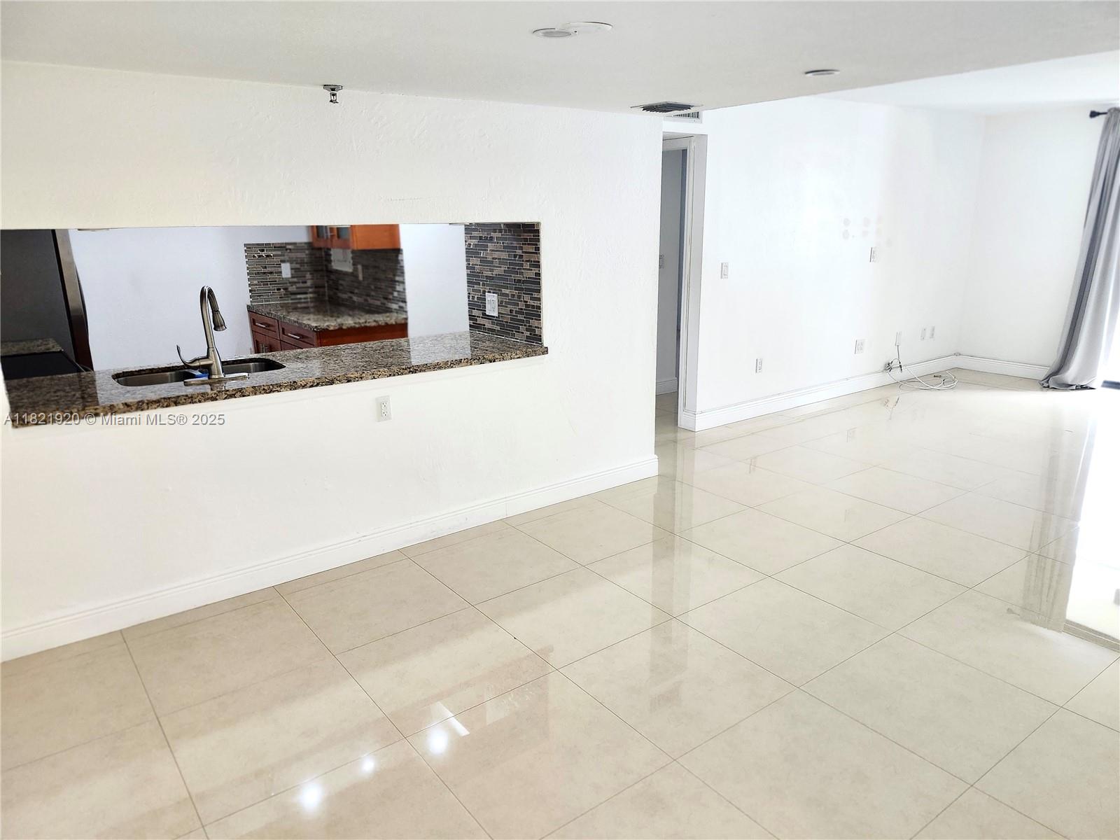 1621 Collins Ave 310