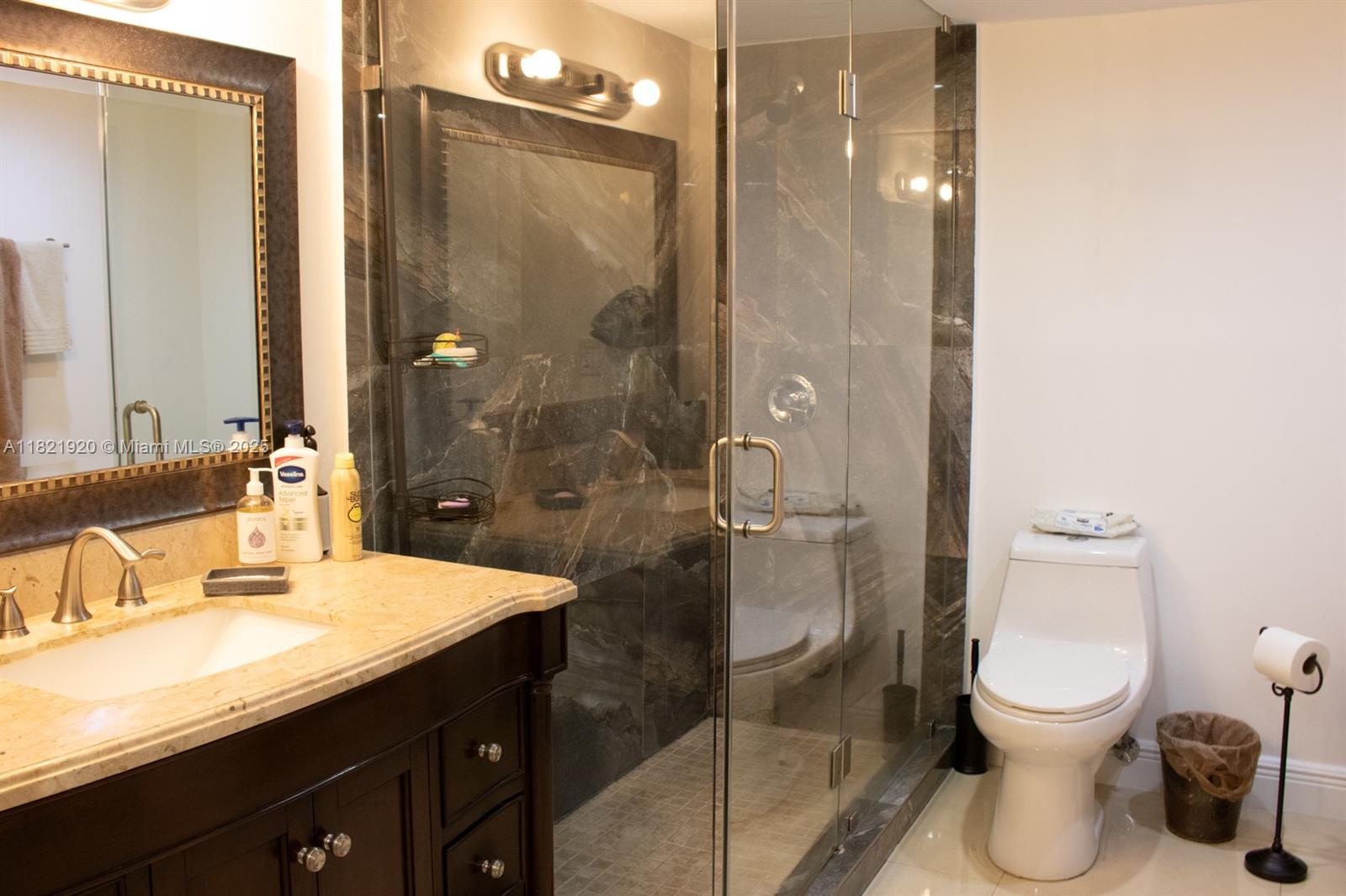 THE GEORGIAN CONDO - Residential Lease