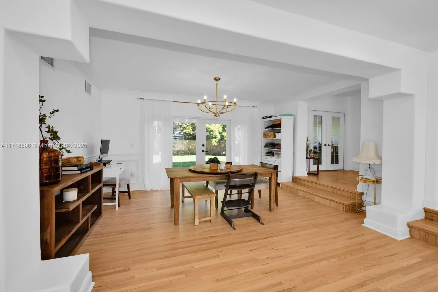 South Miami, Florida 33143, United States, 4 Bedrooms Bedrooms, ,2 BathroomsBathrooms,Residential,Pending,20696