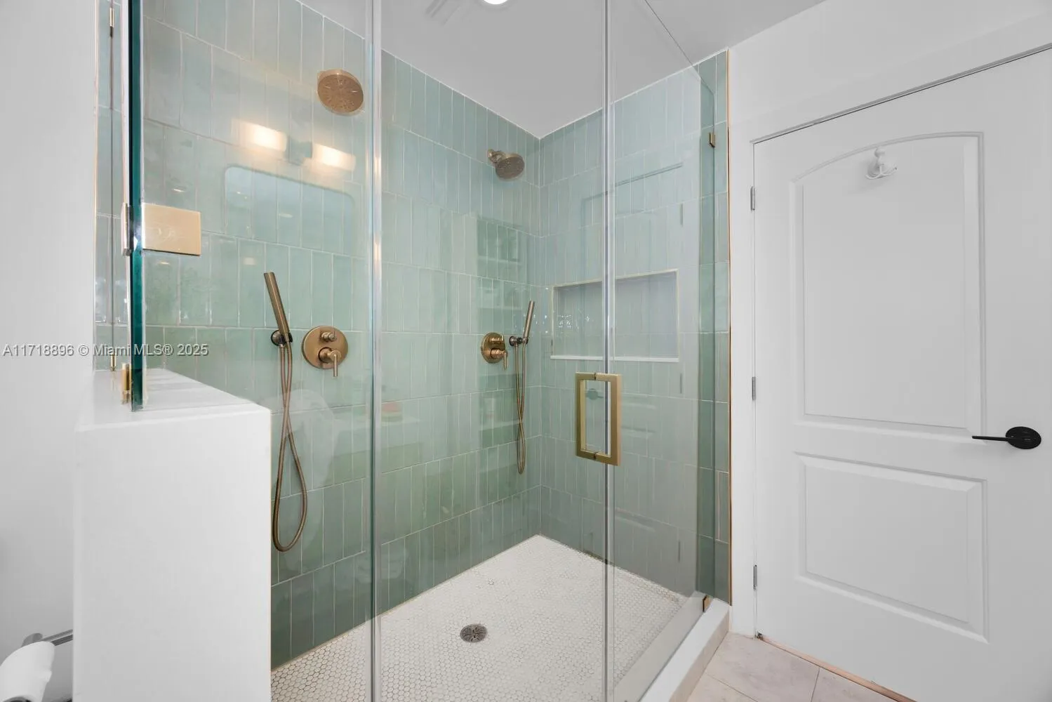 South Miami, Florida 33143, United States, 4 Bedrooms Bedrooms, ,2 BathroomsBathrooms,Residential,Pending,20696