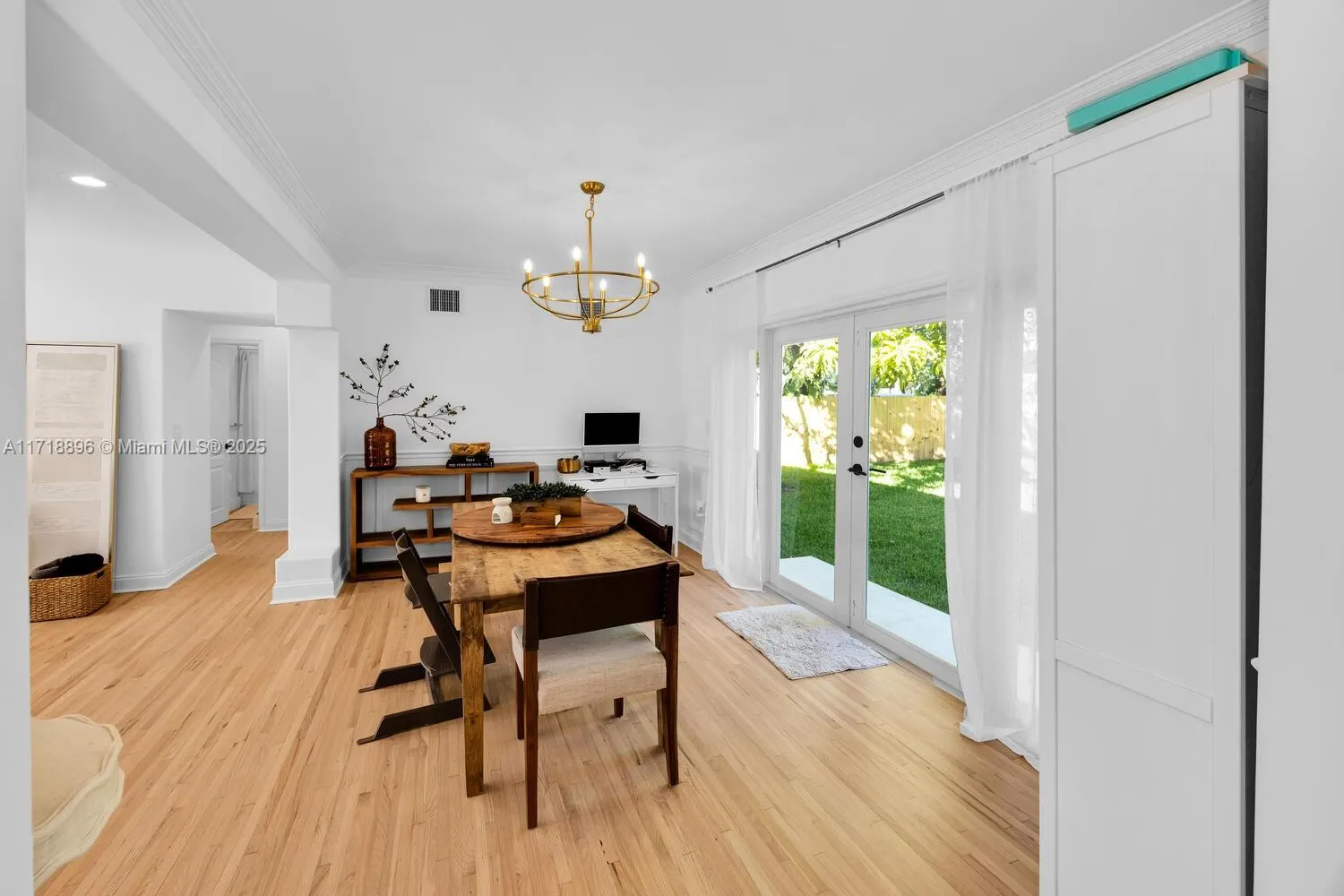 South Miami, Florida 33143, United States, 4 Bedrooms Bedrooms, ,2 BathroomsBathrooms,Residential,Pending,20696