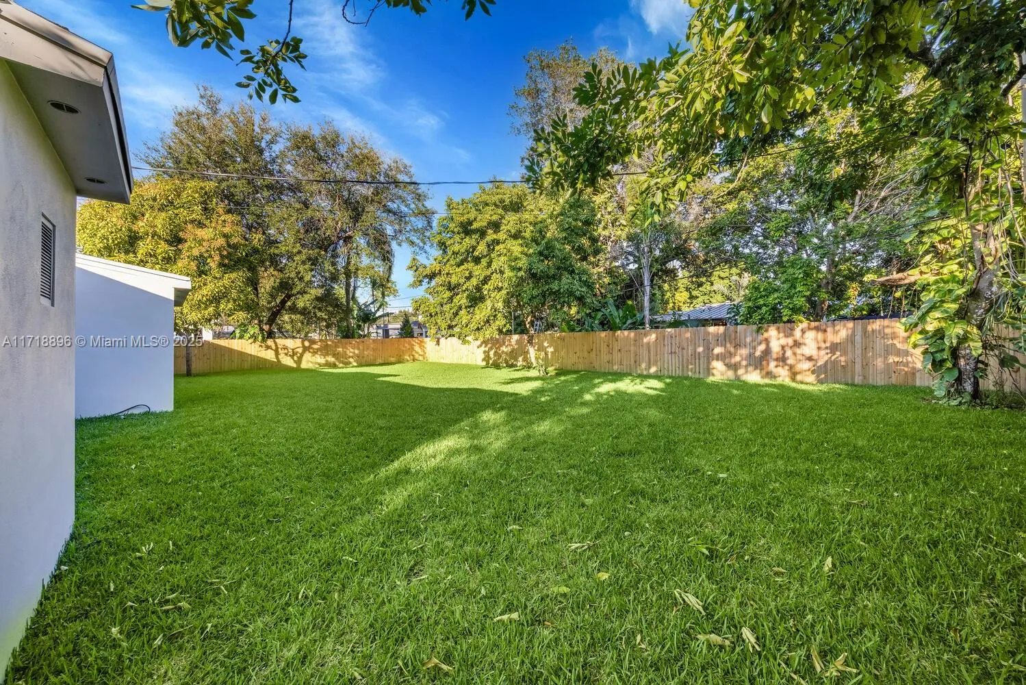 South Miami, Florida 33143, United States, 4 Bedrooms Bedrooms, ,2 BathroomsBathrooms,Residential,Pending,20696