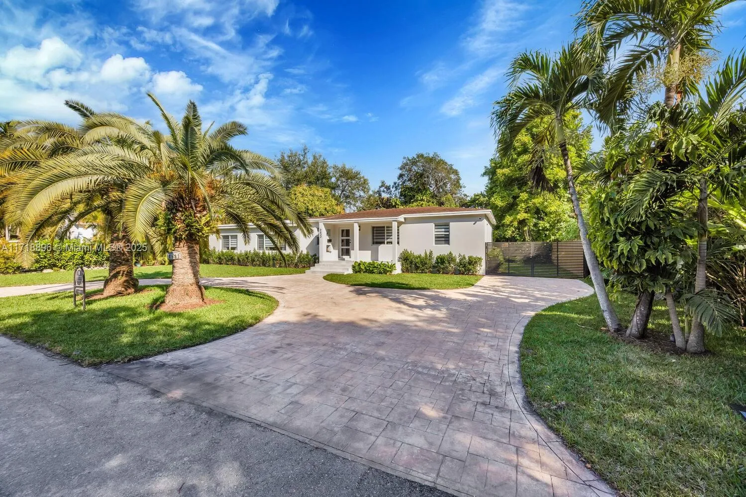 South Miami, Florida 33143, United States, 4 Bedrooms Bedrooms, ,2 BathroomsBathrooms,Residential,Pending,20696