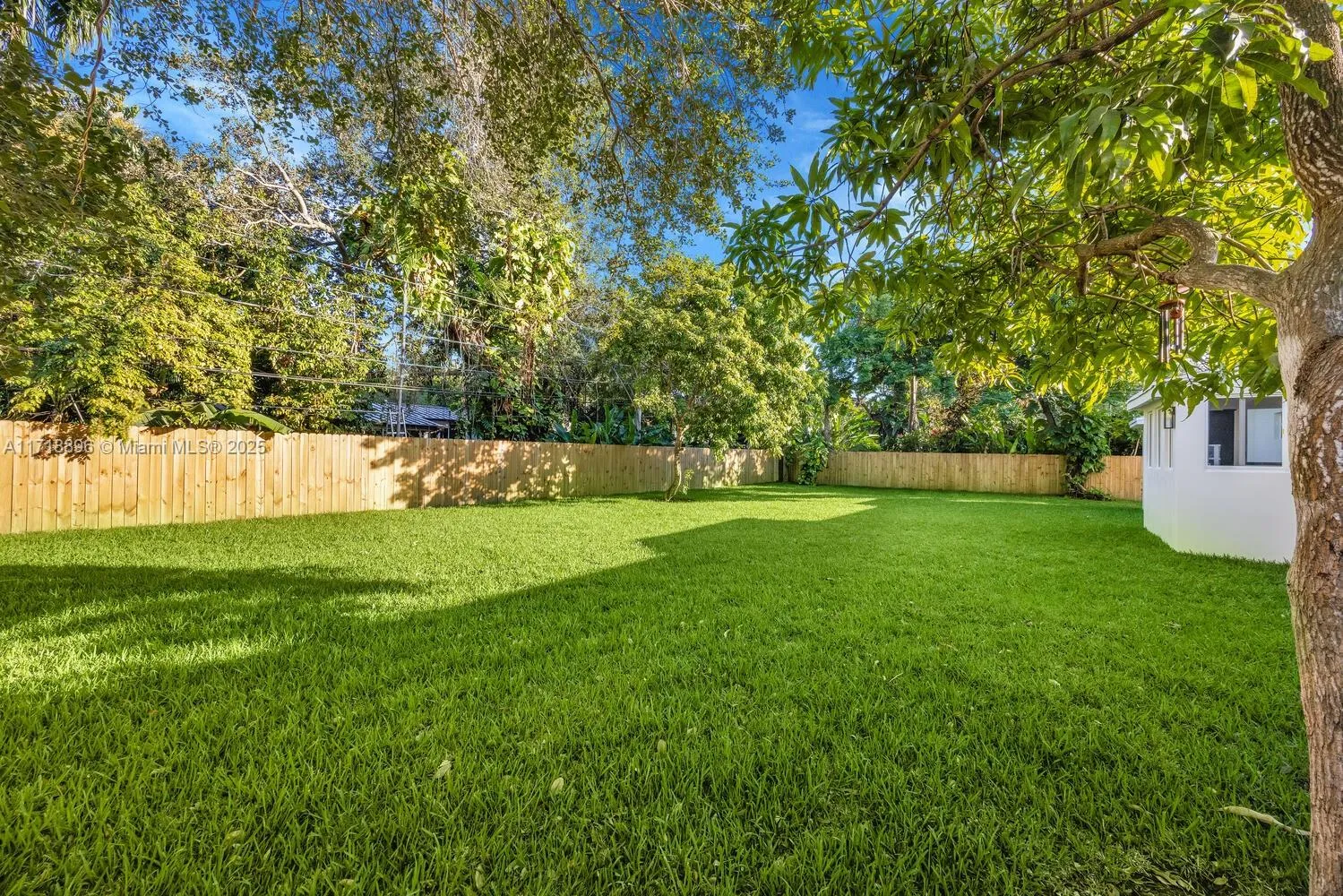 South Miami, Florida 33143, United States, 4 Bedrooms Bedrooms, ,2 BathroomsBathrooms,Residential,Pending,20696