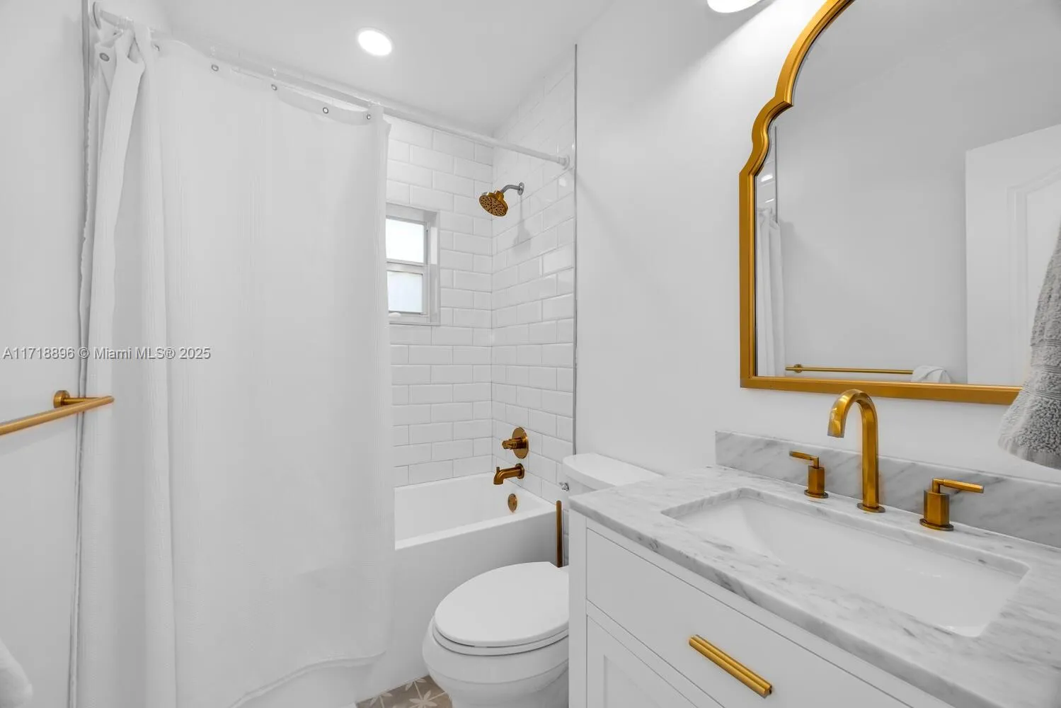 South Miami, Florida 33143, United States, 4 Bedrooms Bedrooms, ,2 BathroomsBathrooms,Residential,Pending,20696