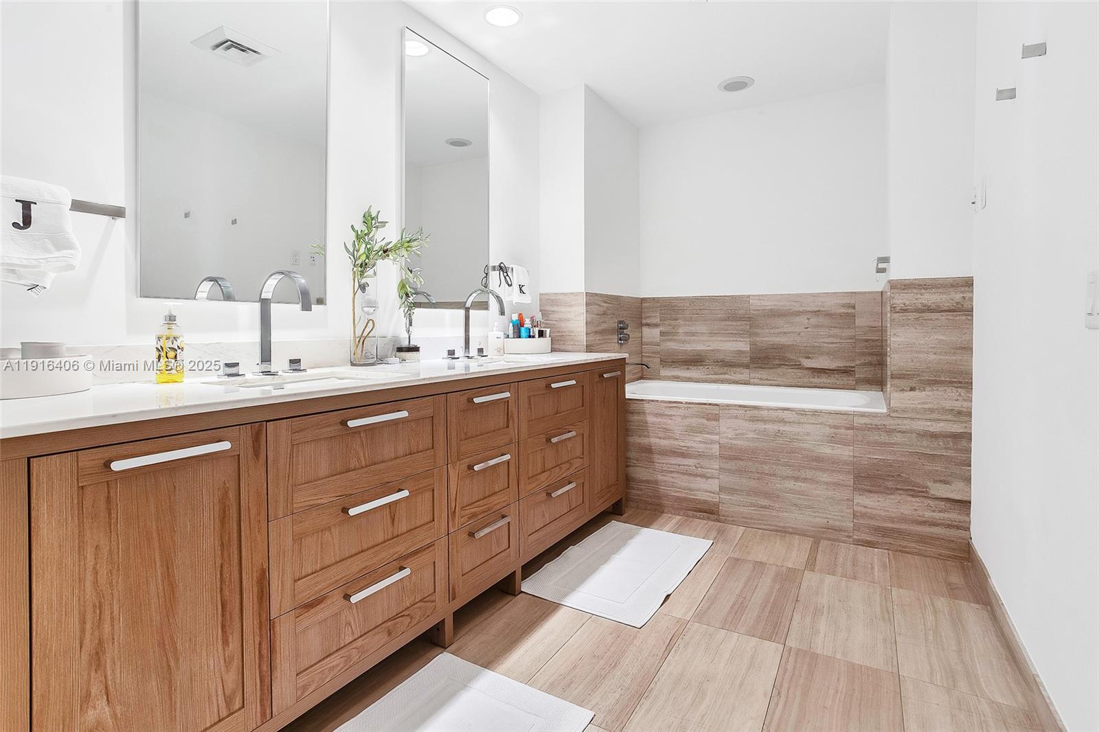 OCEANA KEY BISCAYNE CONDO - Residential