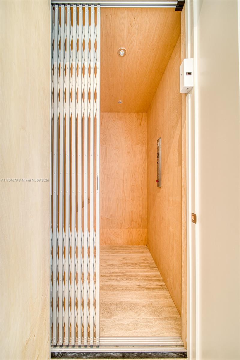 CORAL GABLES RIVIERA SEC - Residential