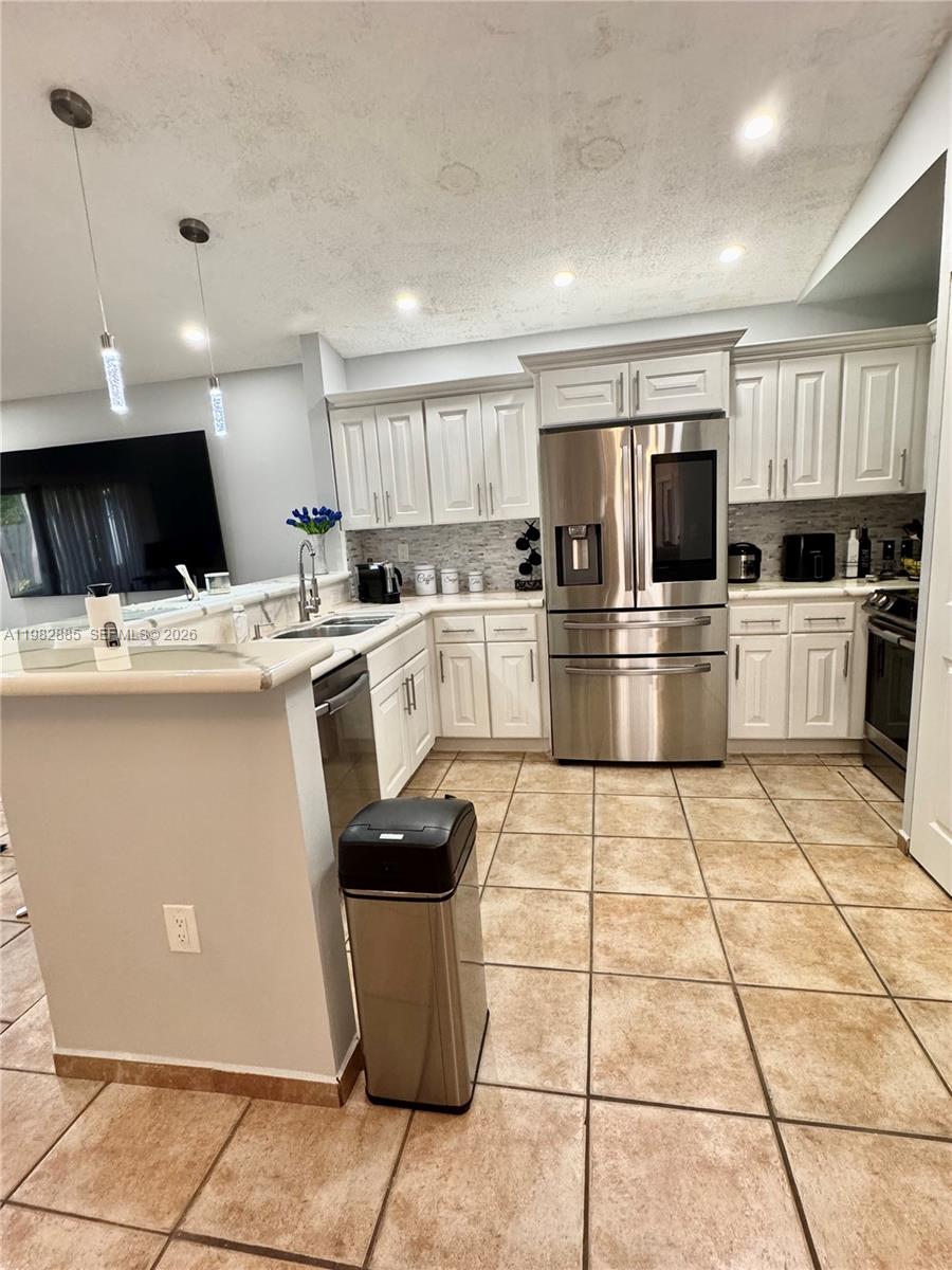 ARISTOTLE SUB PHASE IV - Residential Lease