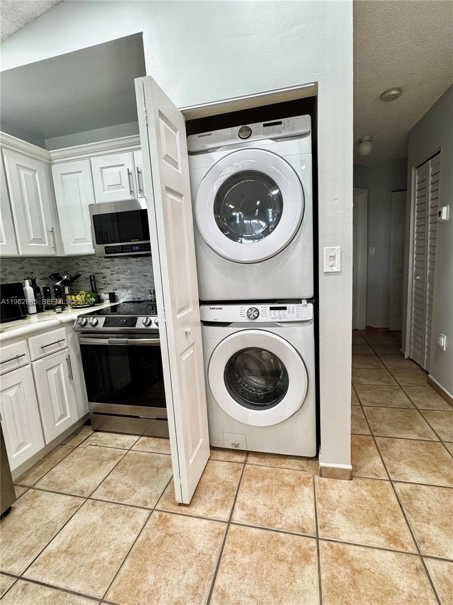 ARISTOTLE SUB PHASE IV - Residential Lease