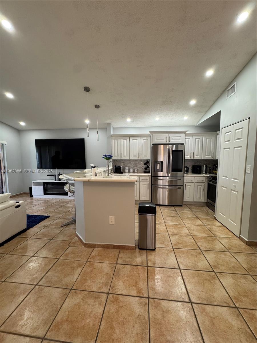 ARISTOTLE SUB PHASE IV - Residential Lease