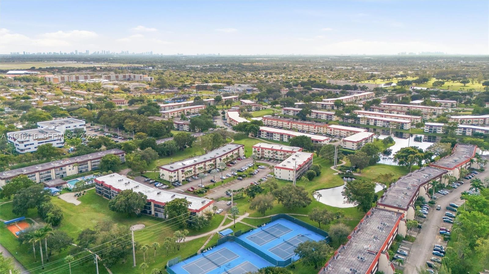 HOLLYBROOK GOLF AND TENNIS - Residential