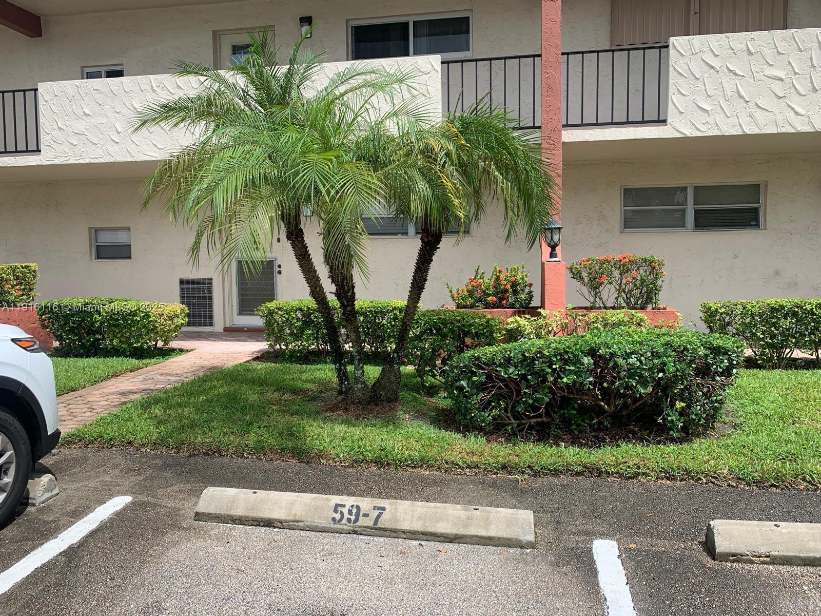 HOLLYBROOK GOLF AND TENNIS - Residential