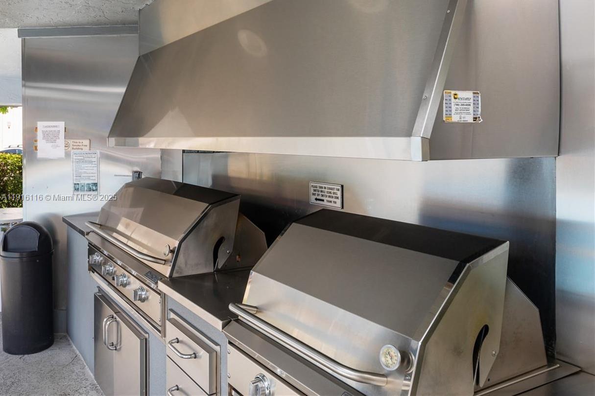 HOLLYBROOK GOLF AND TENNIS - Residential