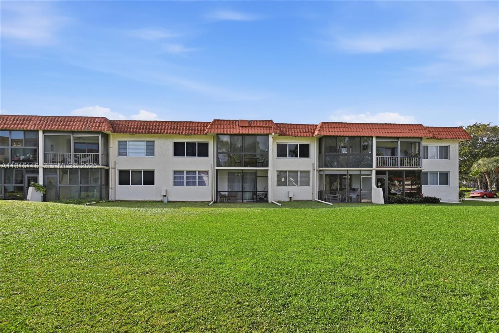 HOLLYBROOK GOLF AND TENNIS - Residential