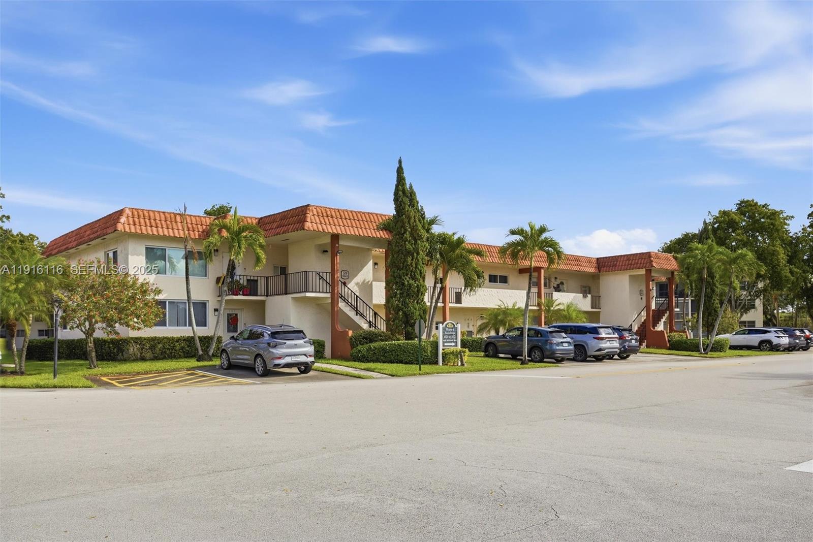 HOLLYBROOK GOLF AND TENNIS - Residential