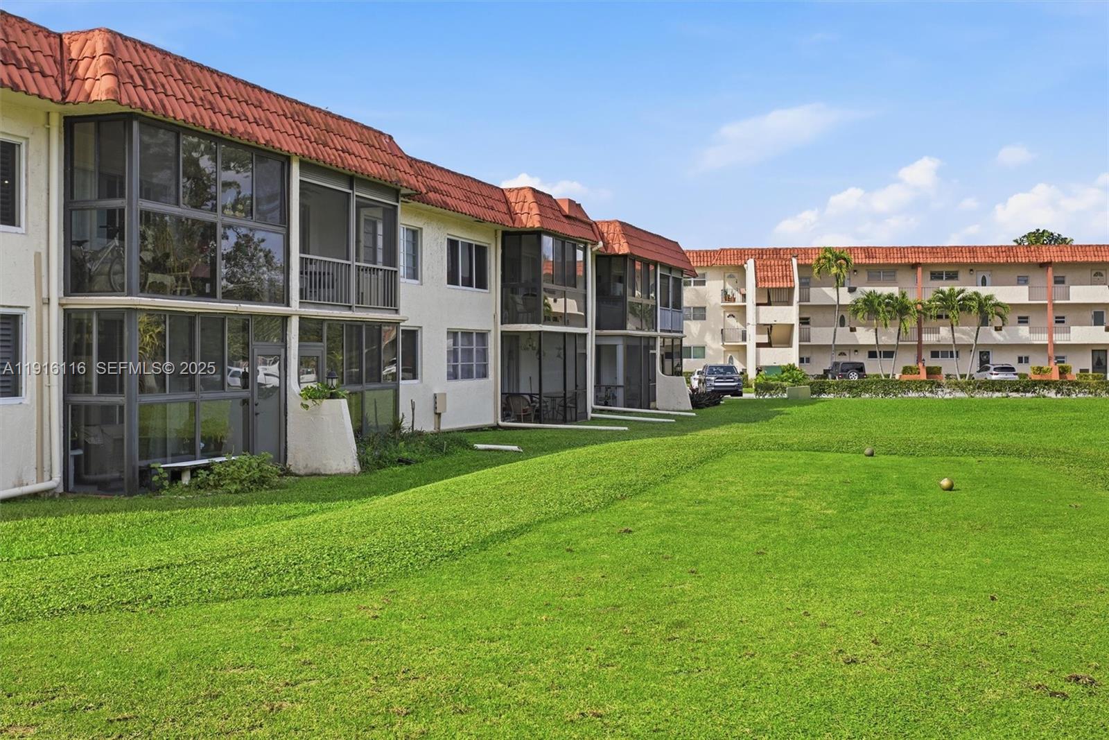 HOLLYBROOK GOLF AND TENNIS - Residential