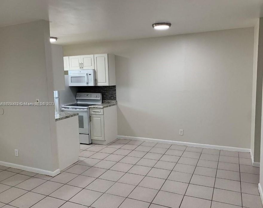 1 bed 1 bath apartment in Hollywood! Flat rate monthly water fee: $55.00. On site coin laundry. Close proximity to Downtown. Apartment is being rented AS IS. Pet Friendly w/$35 added to rent. Monthly gross household income requirements are 3x the base rent, no evictions, no violent criminal history, 1st, last, security to move in.