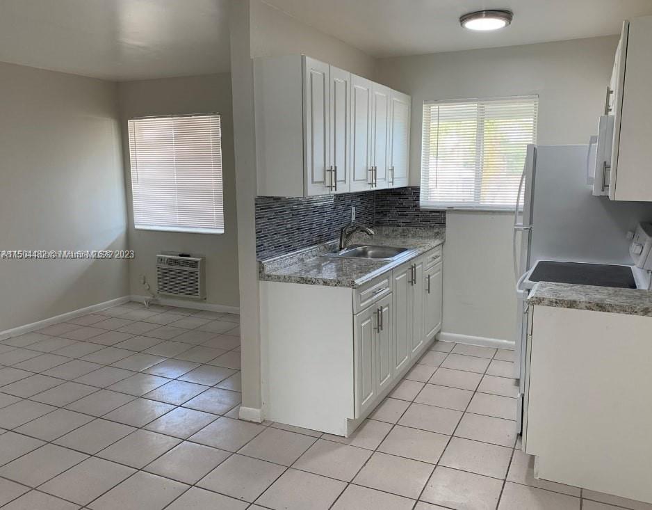 HOLLYWOOD LITTLE RANCHES - Residential Lease