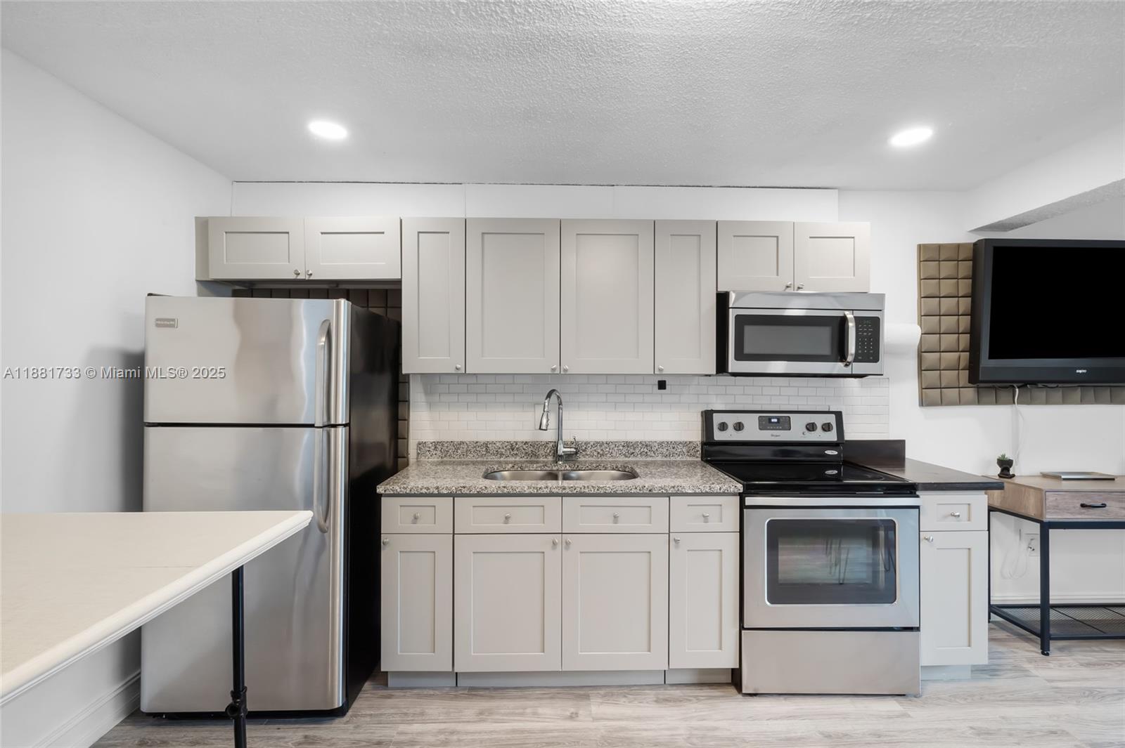 AIRLINE ESTATES - Residential Lease