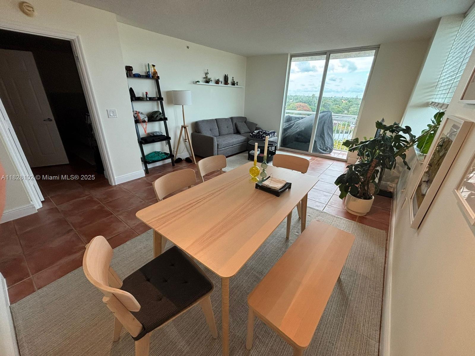 3000 CORAL WY 621