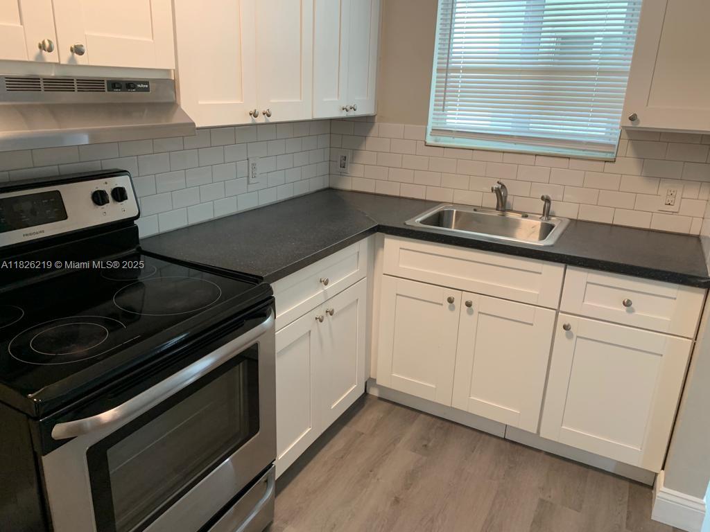 Updated 2 bedroom 1 bathroom unit with stainless steel appliances, new waterproof vinyl flooring, blinds and
freshly painted. Tenants pay all utilities . Come see this property today!
