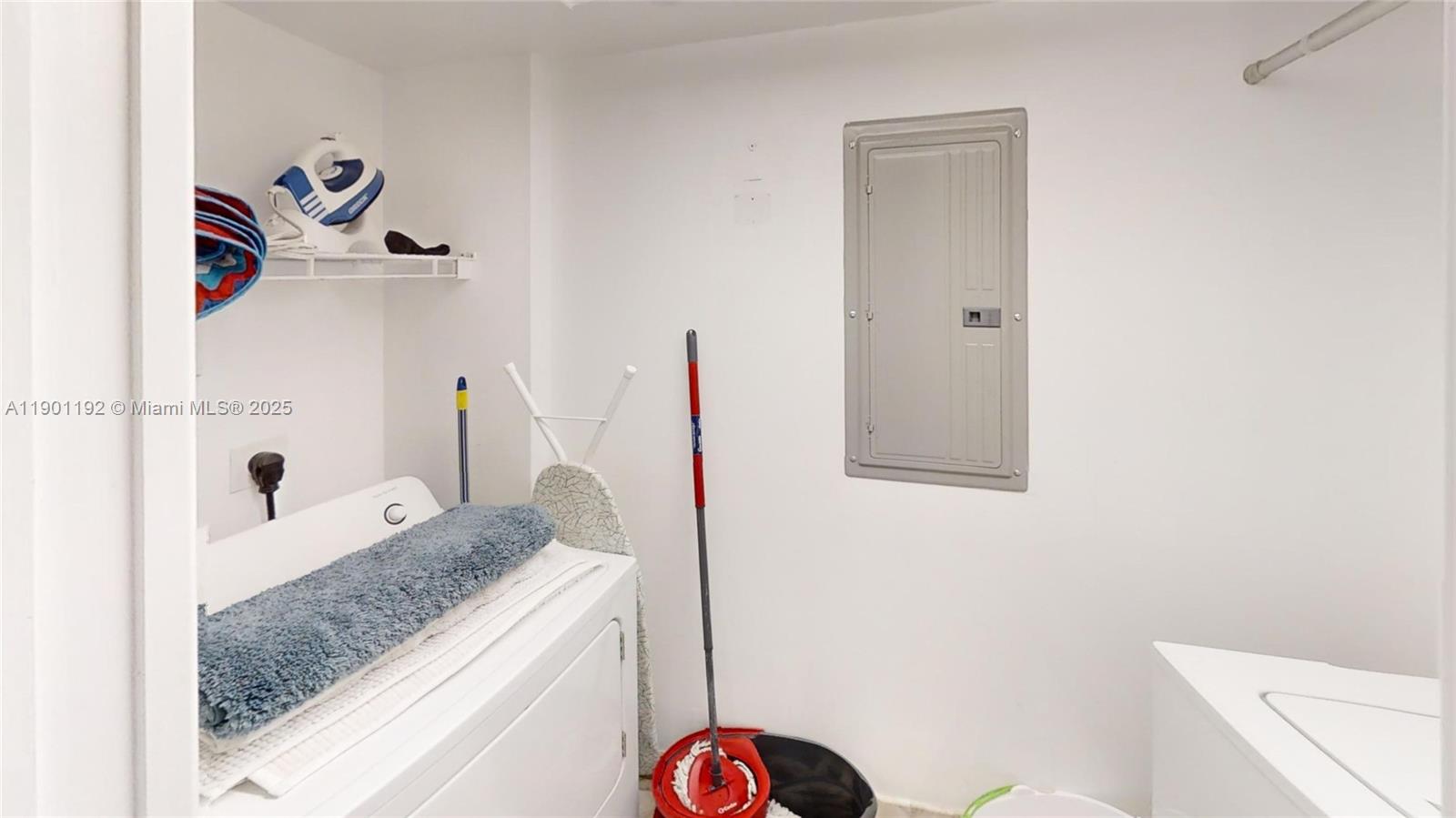 THE COLLINS CONDO - Residential Lease