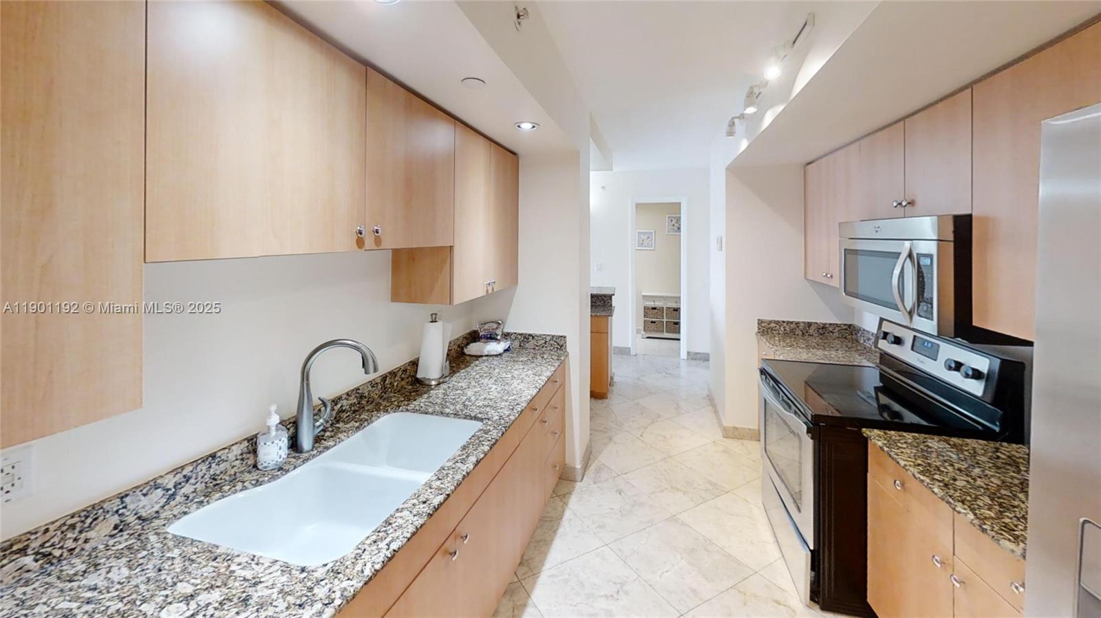 THE COLLINS CONDO - Residential Lease