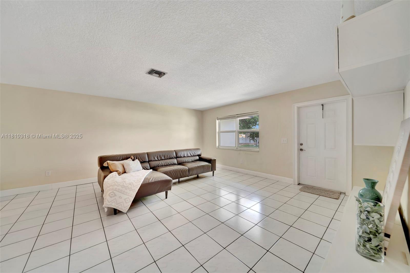 DANIA HIGHLANDS - Residential