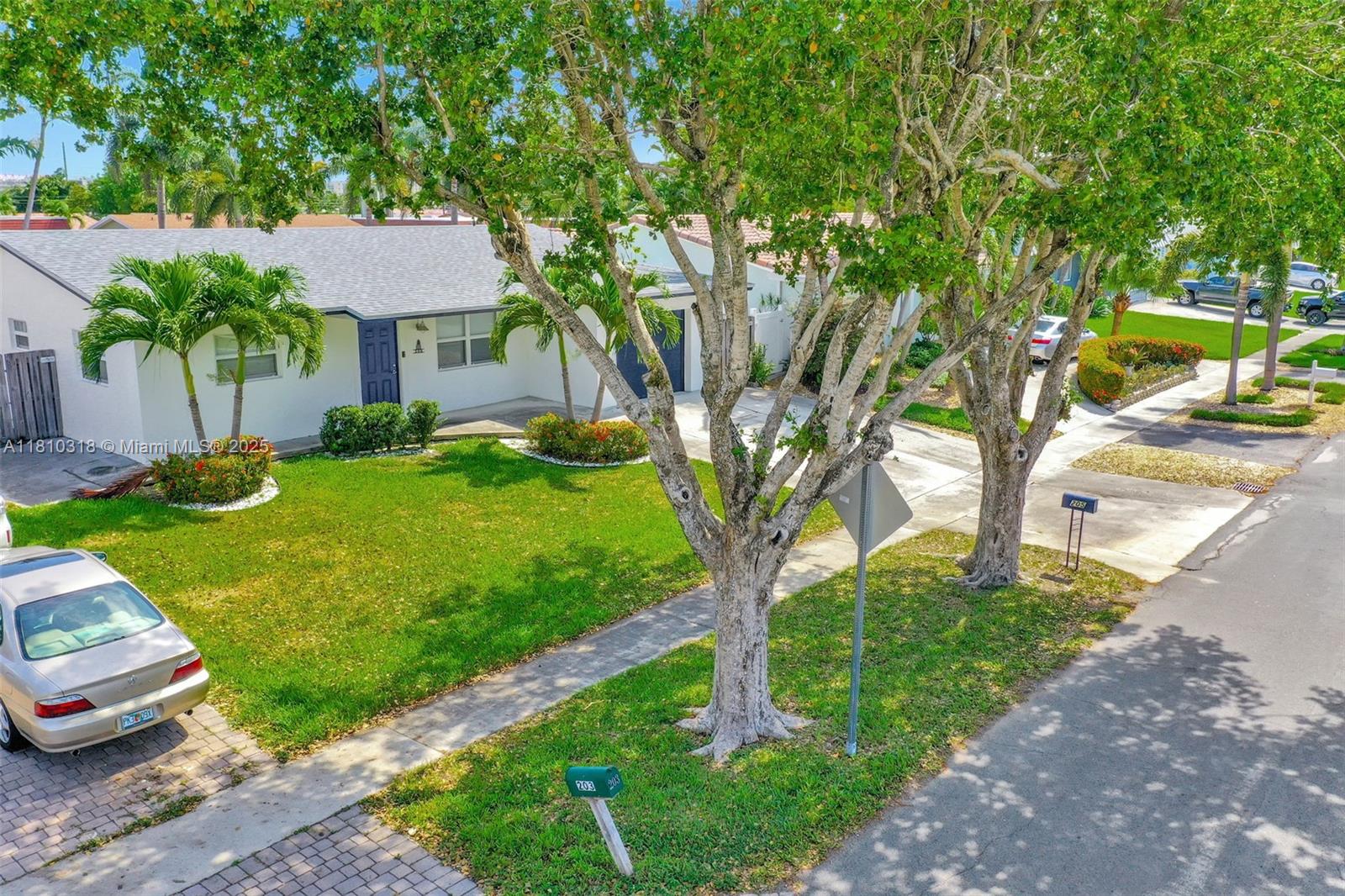 DANIA HIGHLANDS - Residential