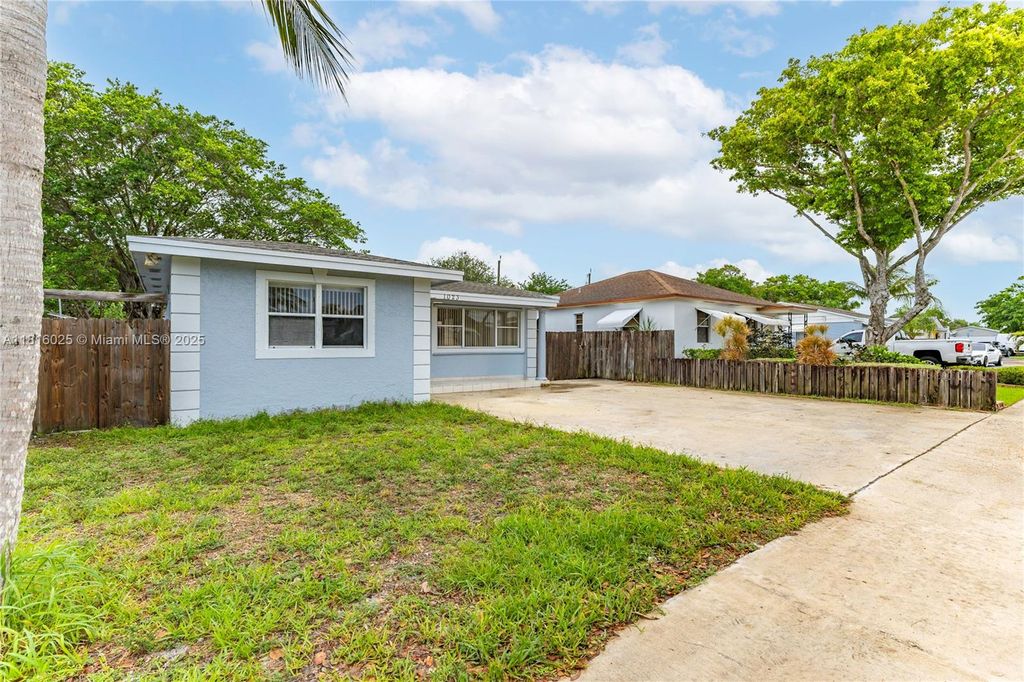 Photo of 1023 N F St, Lake Worth, FL 33460 (MLS # A11816025)