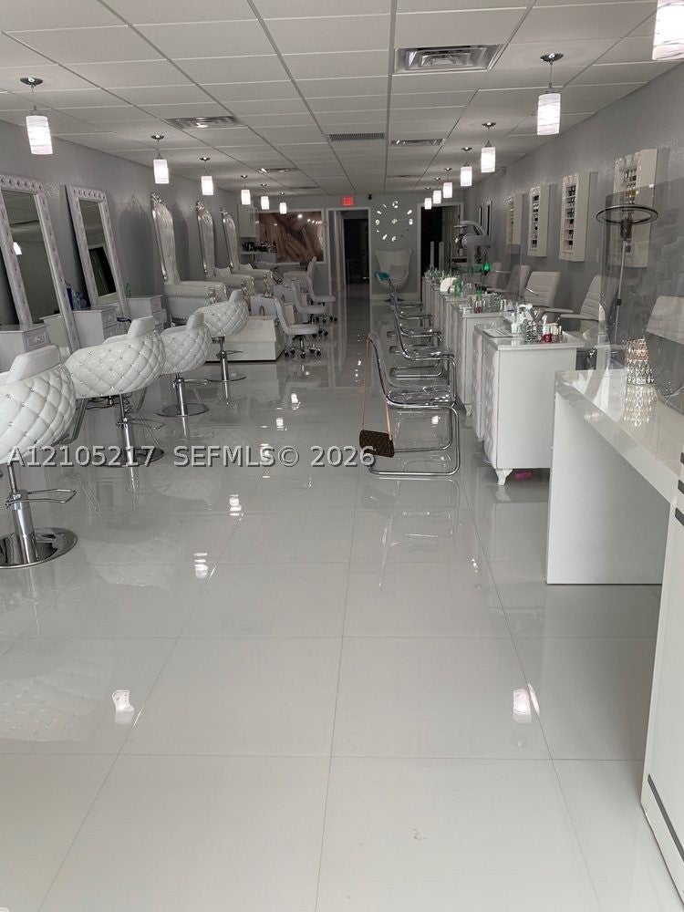 114 Hialeah Dr 114
