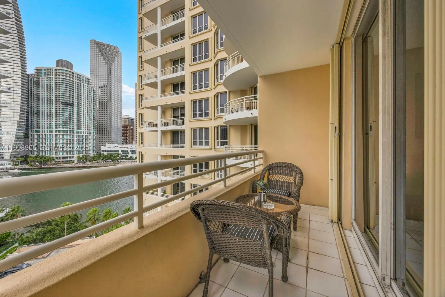 Miami, Florida 33131, United States, 1 Bedroom Bedrooms, ,2 BathroomsBathrooms,Residential,Active,242215