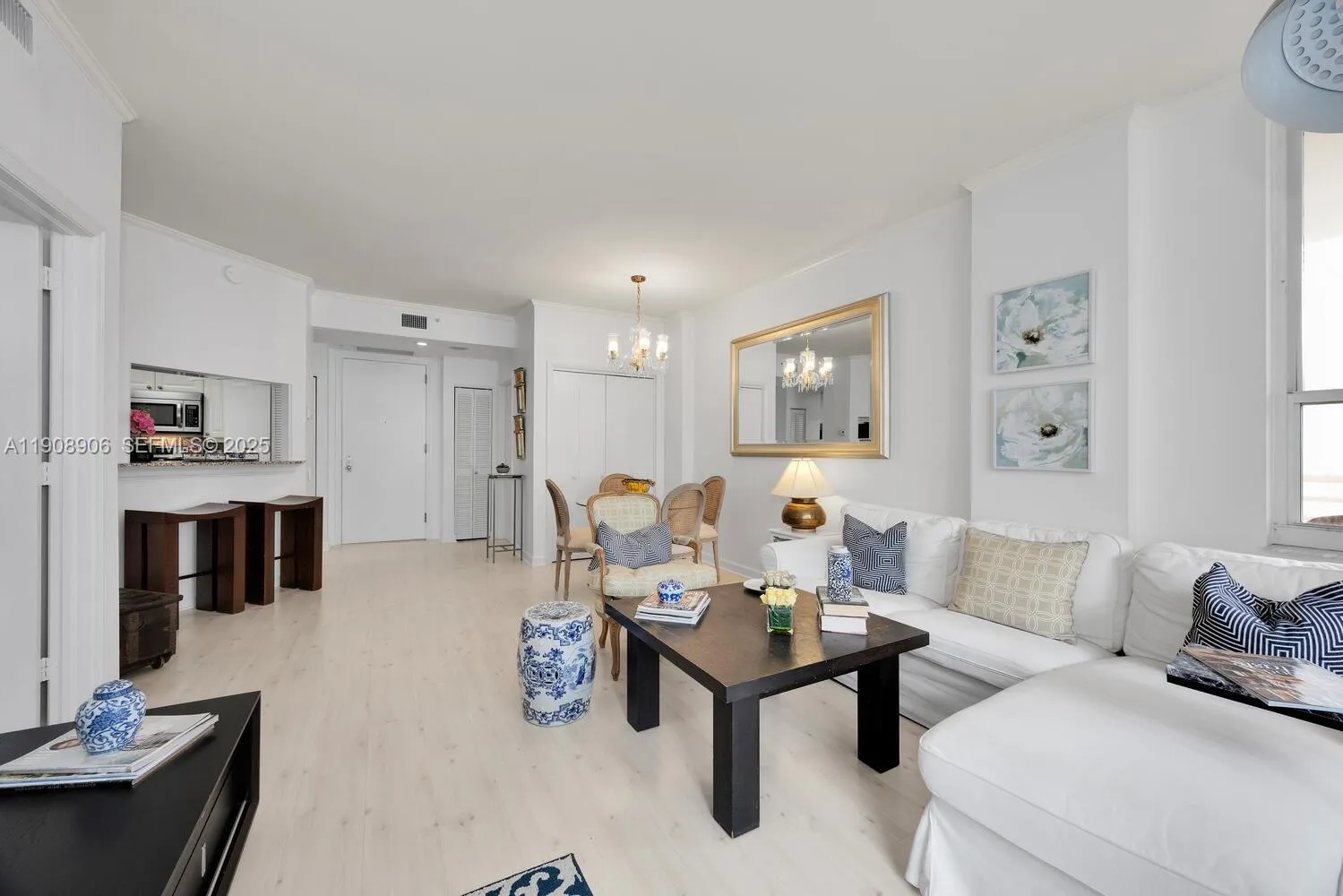 Miami, Florida 33131, United States, 1 Bedroom Bedrooms, ,2 BathroomsBathrooms,Residential,Active,242215