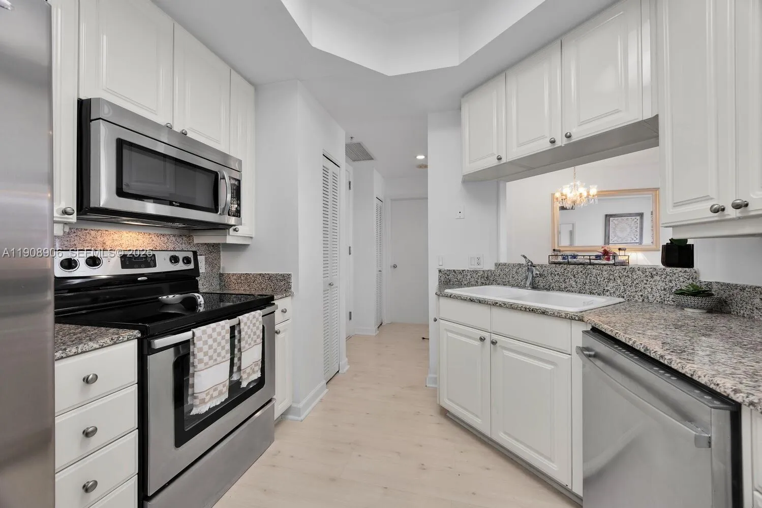 Miami, Florida 33131, United States, 1 Bedroom Bedrooms, ,2 BathroomsBathrooms,Residential,Active,242215