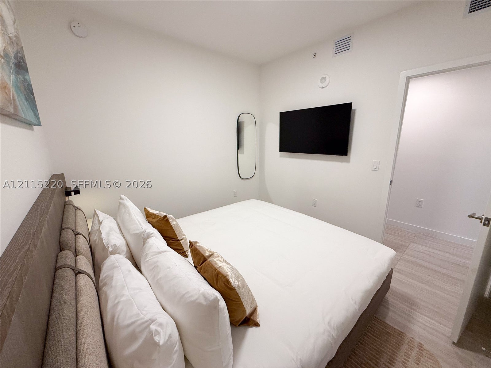 580 72nd St 1103