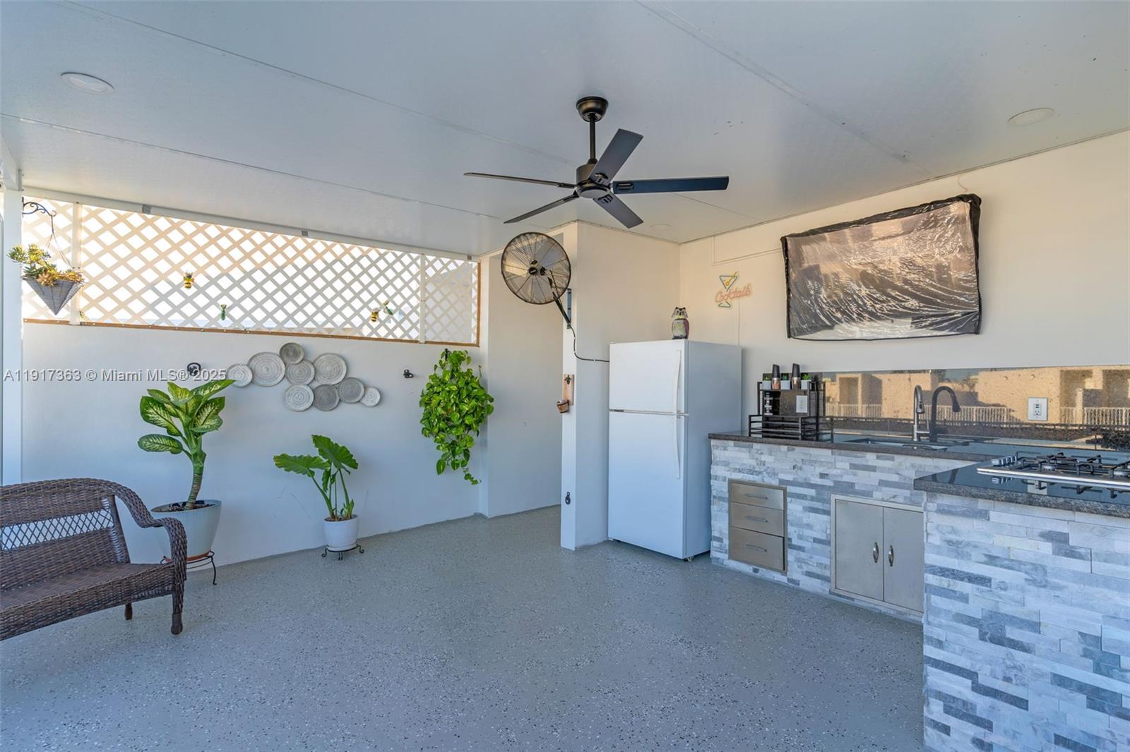 PARADISE ONE - Residential