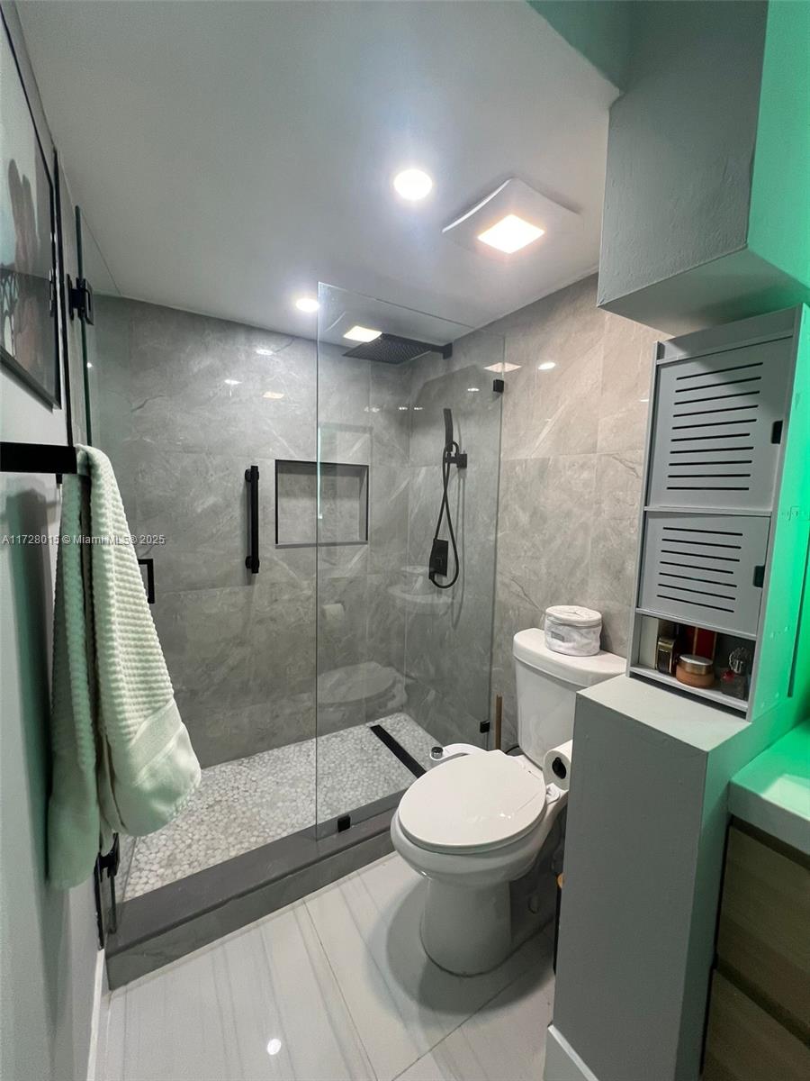 BAY HOUSE TOWER CONDO - Residential