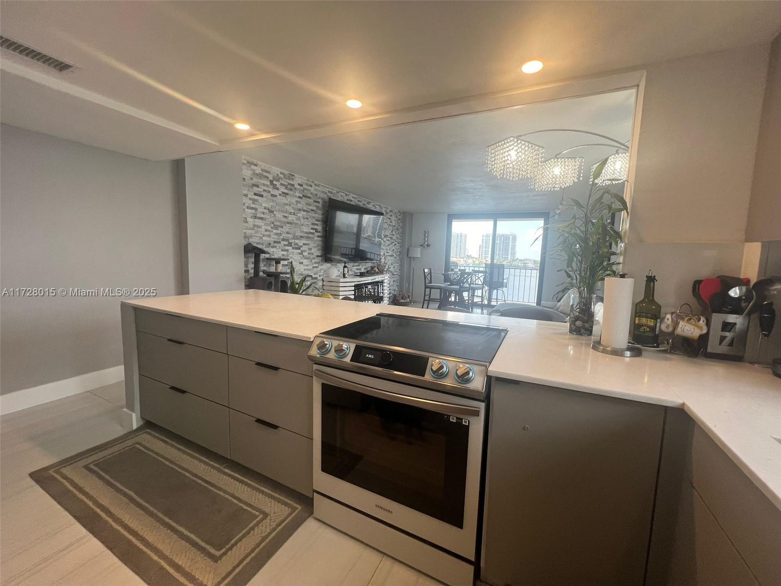 BAY HOUSE TOWER CONDO - Residential