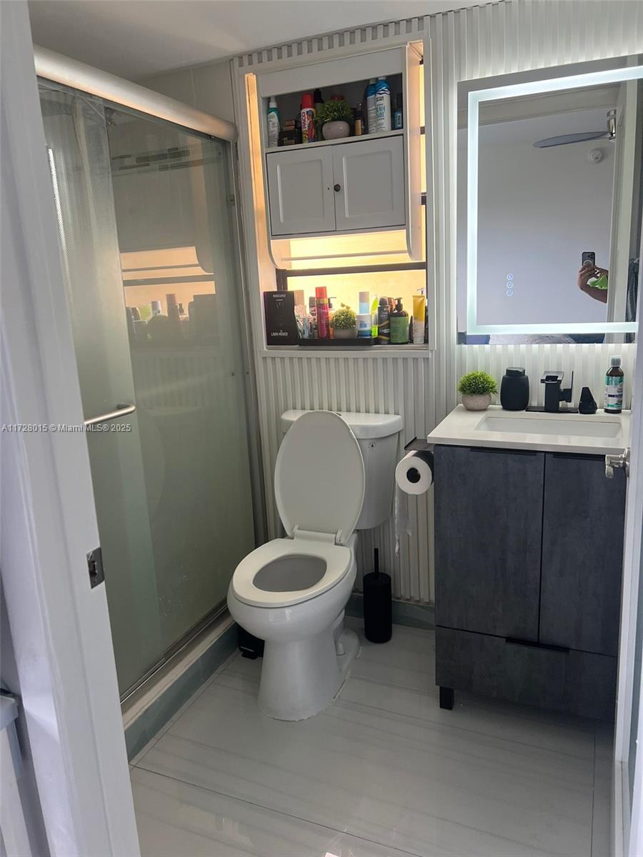 BAY HOUSE TOWER CONDO - Residential