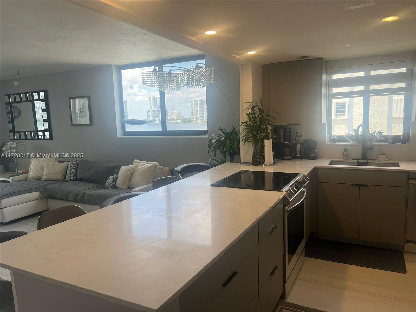 BAY HOUSE TOWER CONDO - Residential