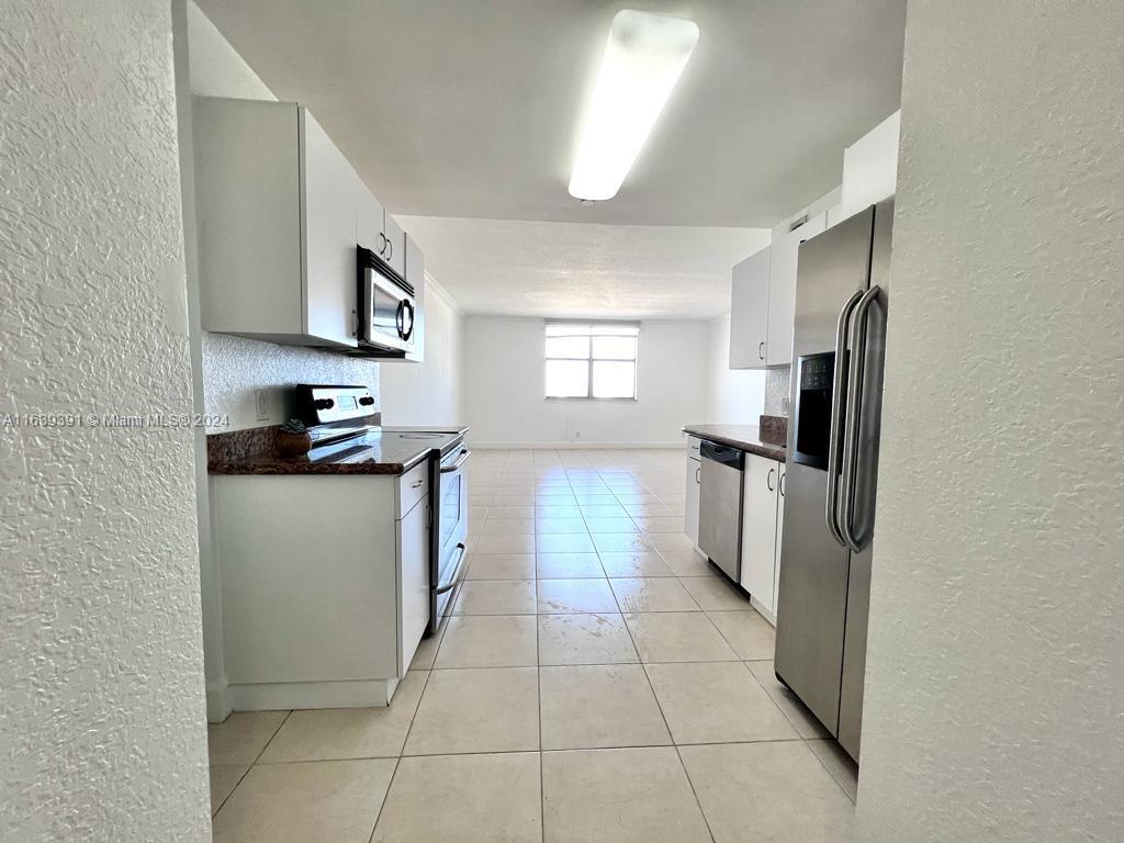 401 BLU OF NORTH BEACH CO - Residential Lease