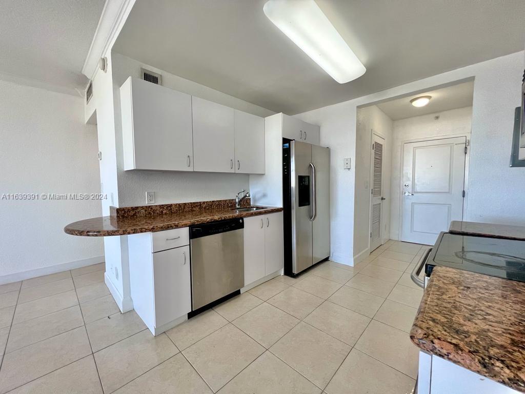 401 BLU OF NORTH BEACH CO - Residential Lease