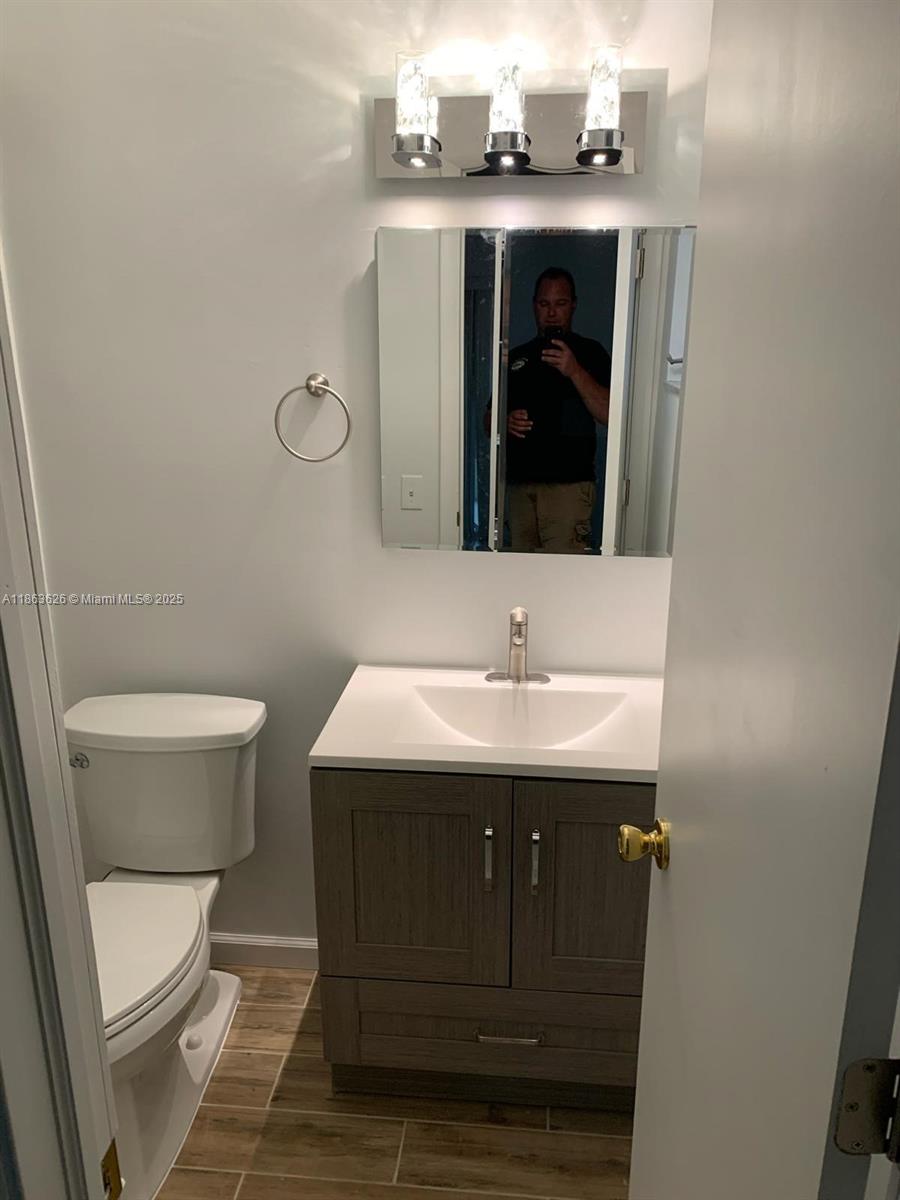 Please text listing agent for Lock Box Code. East Pompano 1/1 available for rent. PRIVATE WASHER/DRYER, screened in patio area, and PRIVATE BACKYARD SPACE, perfect for anyone with a pup (or two). Pets welcome but must have all shots up-to-date, some breed/restrictions. Over 800 SF unit, so it’s a big1/1. Large bedroom and walk-in closet, RentSpree required, NO HOA - fast approval process. $1,650/M plus $250 which includes water, electric, and cable (some paid channels are included). Centrally located, NE Federal Hwy. Pompano mall just across the street, LA Fitness within walking distance, and only a mile 1/2 from the beach. First, last, and security required for move-in.