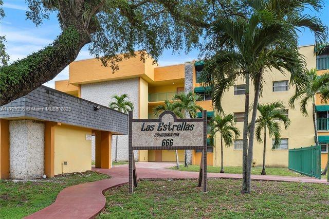 606 W 81st St, Hialeah, Miami-Dade County, Florida - 2 Bedrooms  
1 Bathrooms - 