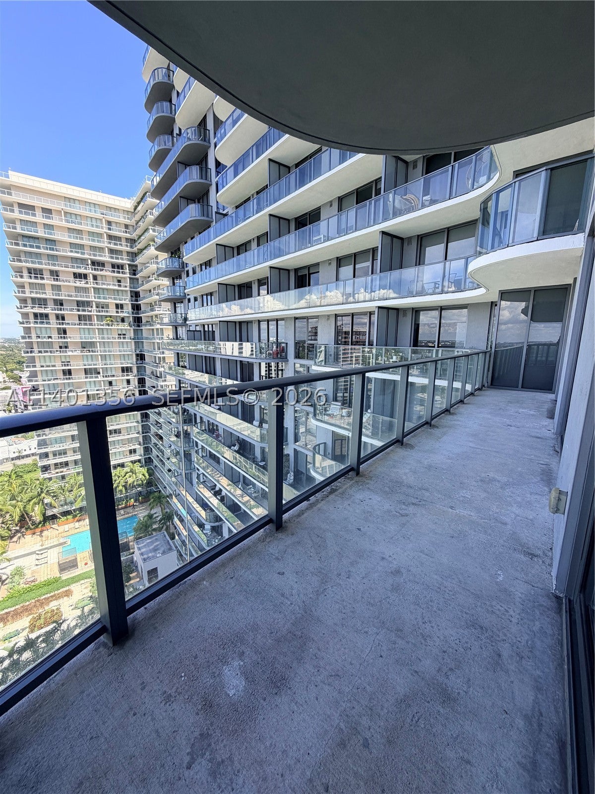 121 NE 34 St 2215
