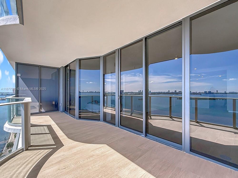 ARIA RESERVE - Residential Lease