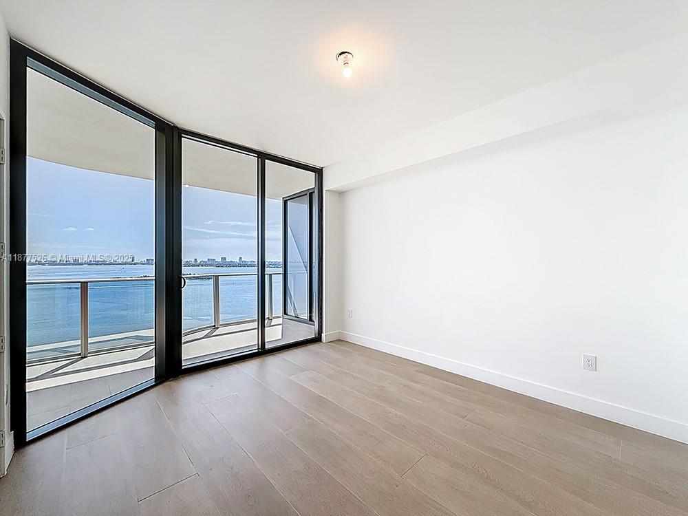 ARIA RESERVE - Residential Lease