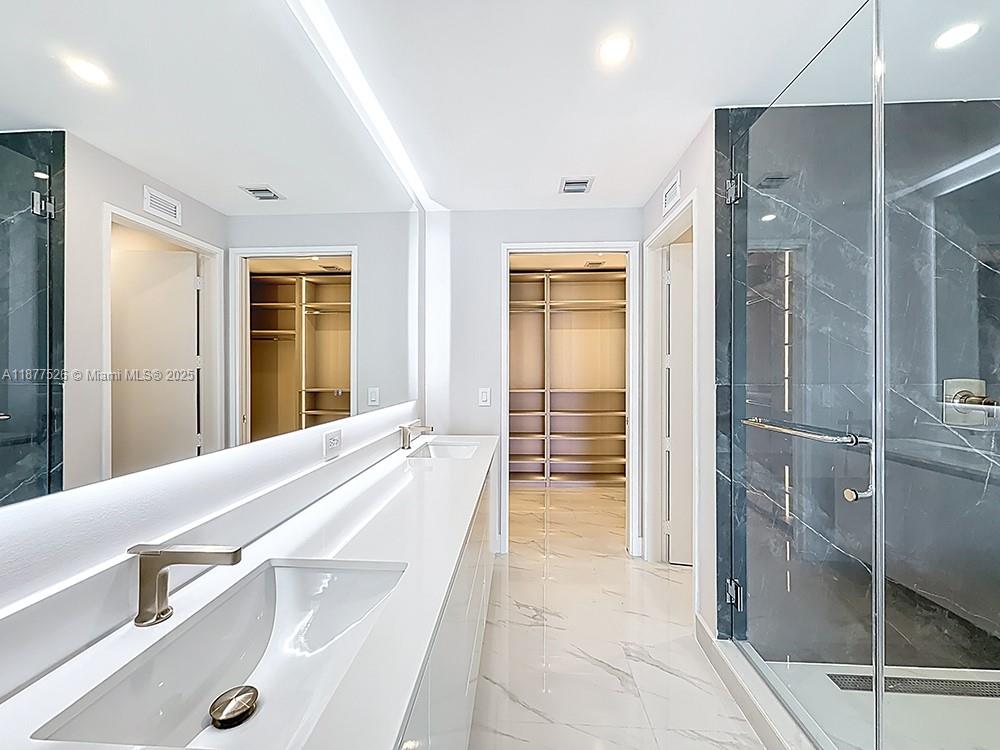 ARIA RESERVE - Residential Lease