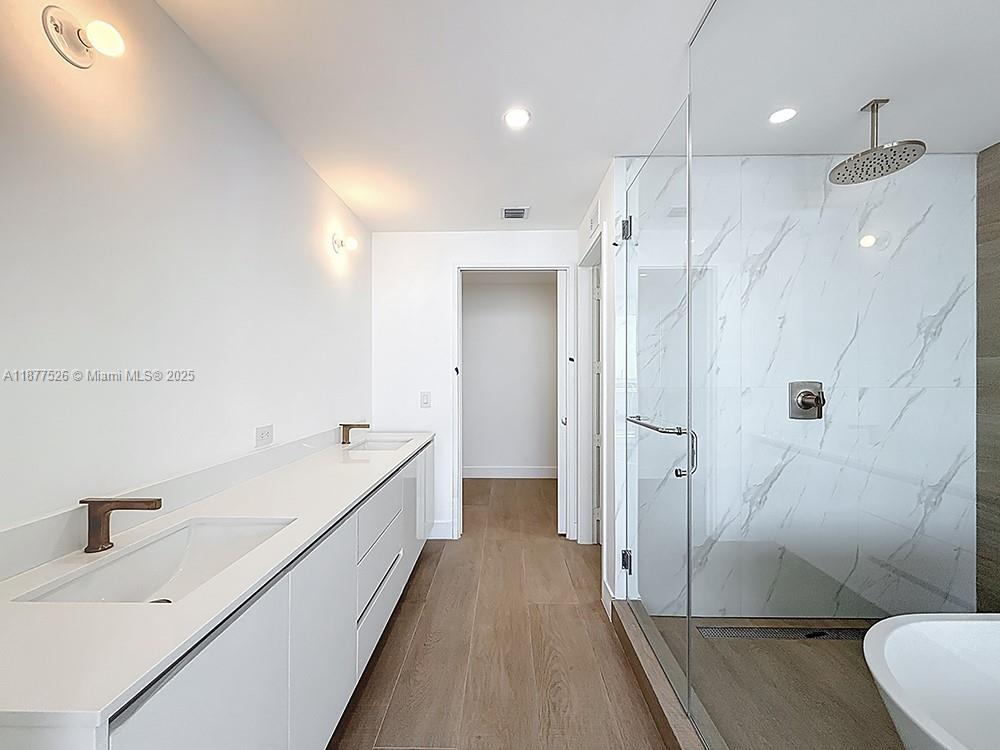 ARIA RESERVE - Residential Lease