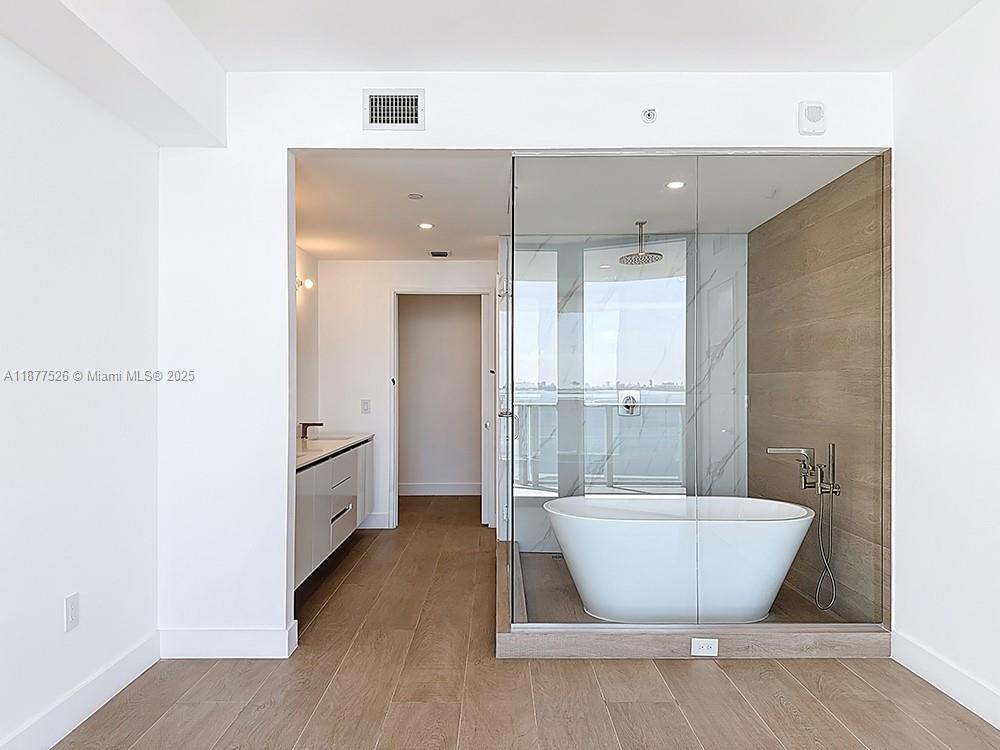 ARIA RESERVE - Residential Lease